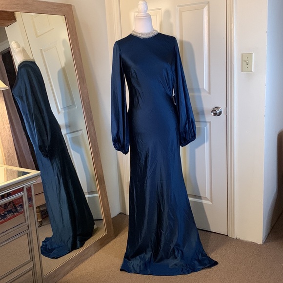 Mac Duggal Beaded High Neck Bishop Sleeve Satin Gown 26575 - Picture 4 of 11